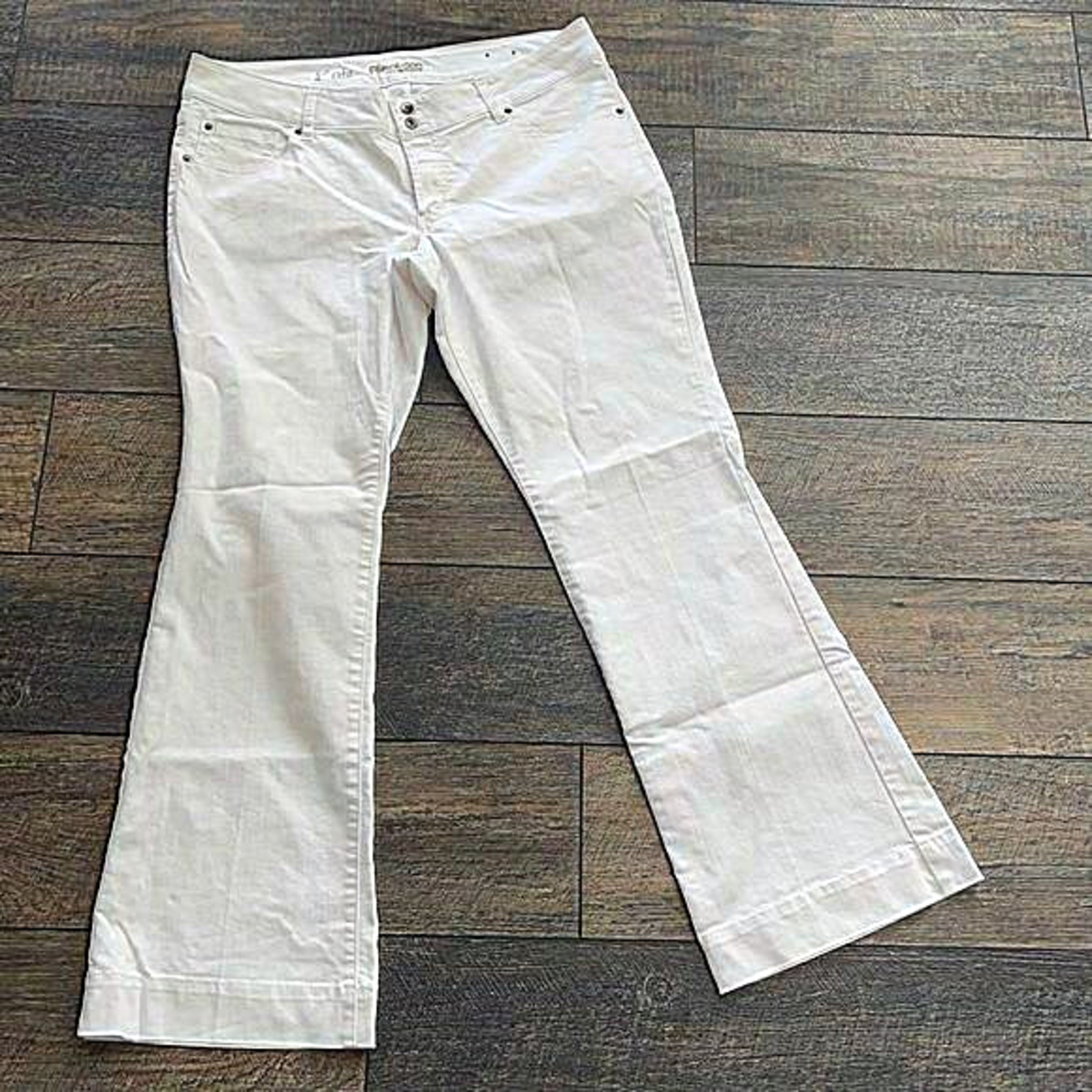 White wide leg / flare jeans